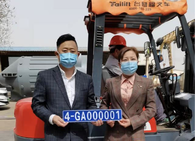 鄭州這輛叉車上國Ⅳ牌了系全省非道路移動機械的首輛